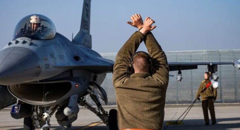 Відмова Байдена надати Україні F-16 викликала невдоволення в Пентагоні – WP