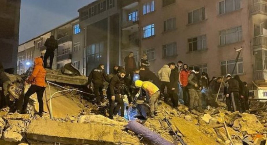 Щонайменше 10 людей загинули через потужний землетрус у Туреччині
