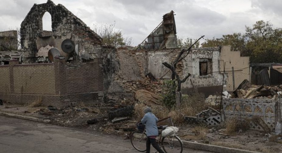 Росіяни зранку вдарили по Херсону: снаряди влучили у будинок та дитсадок