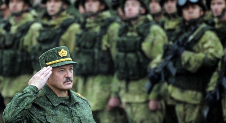 Лукашенко розповів, за якої умови білоруська армія приєднається до російської у війні проти України
