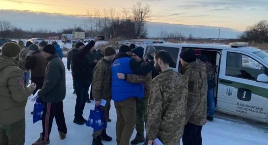 Україна повернула з російського полону сотню військових та цивільного
