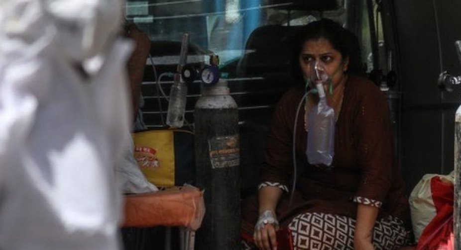 India sets global record for new cases amid oxygen shortage