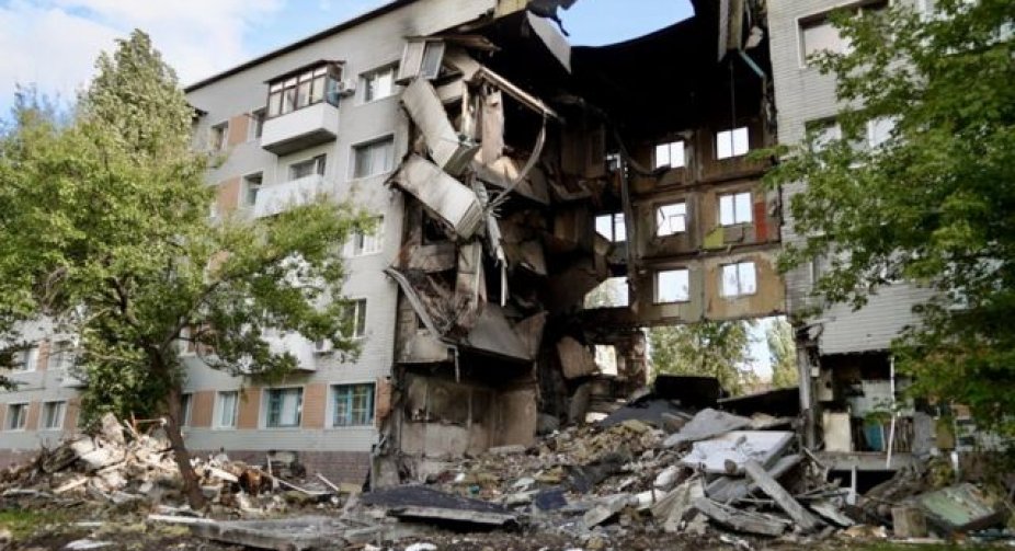 «Боляче дивитися». За Бахмут йдуть важкі бої, російські війська нещадно знищують місто — голова адміністрації