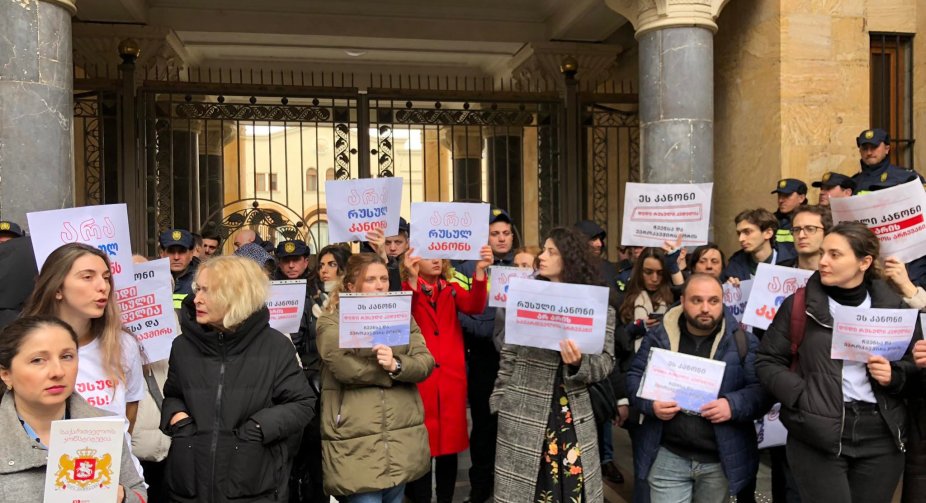 У Тбілісі проходить акція проти законопроекту про «іноагенти»