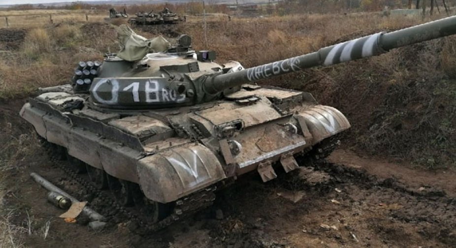 Розвідка Британії: РФ перекидає на фронт застарілі Т-62 та БТР-50, у них безліч вразливих місць