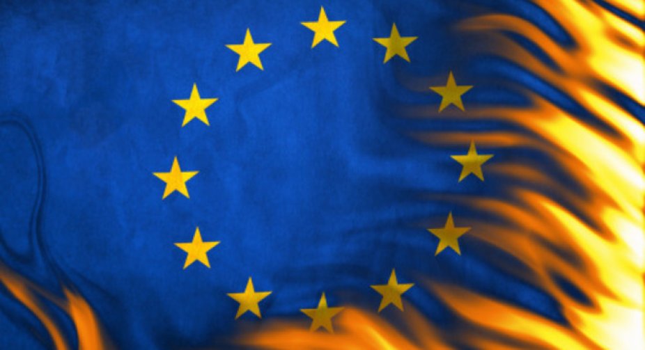 Pro-Kremlin radicals tore down and burned EU flags near the Georgian parliament