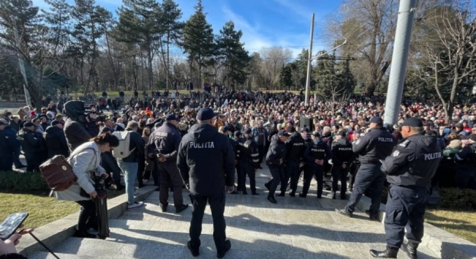 Supporters of the pro-Russian party "Shor" protest in Chisinau