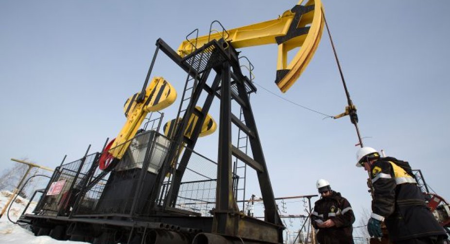 The European Union and the United States will review the price ceiling for Russian oil in March