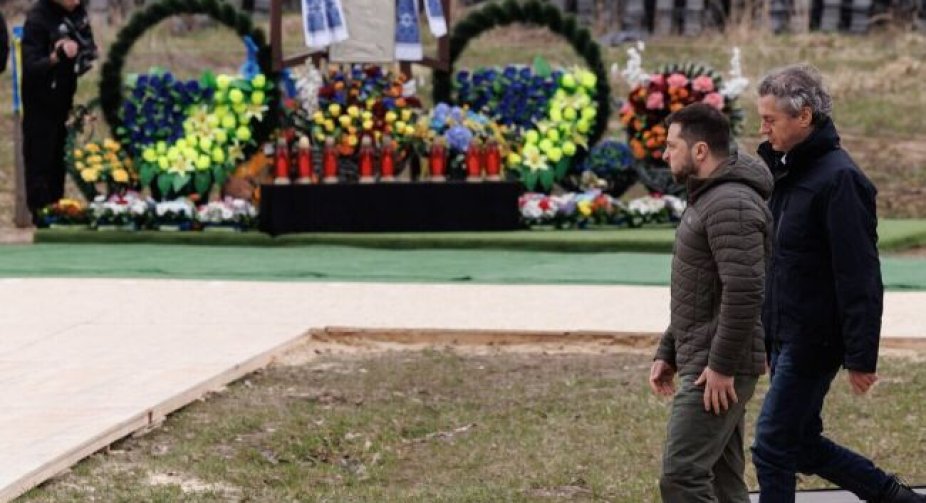 Прем'єр Словенії заговорив українською в Бучі: разом з вами і ми козацького роду
