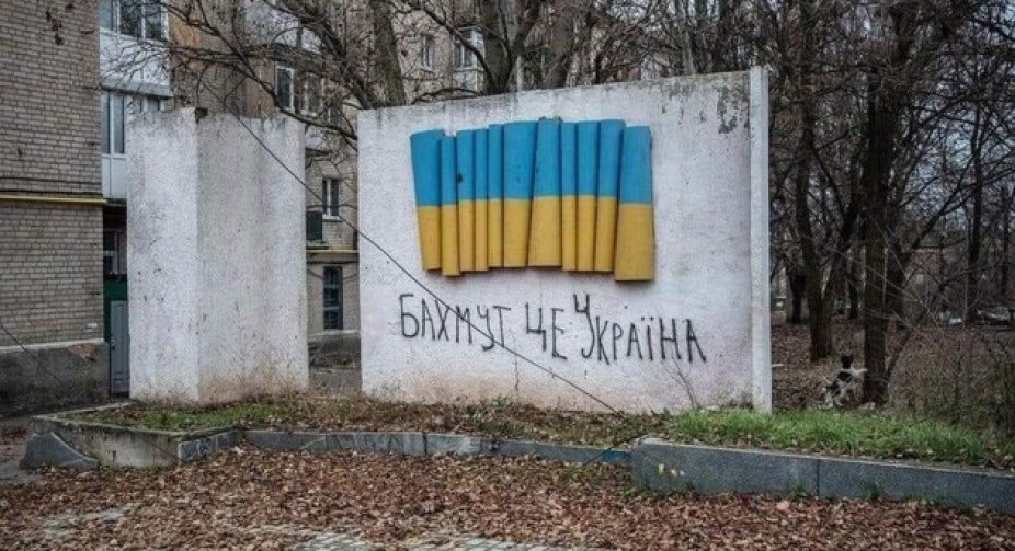 "Bakhmut is Ukraine": Zelenskyі is advised to respond calmly to the fakes of those who invent "victory"