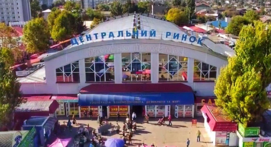 Центр Херсона під обстрілом: окупанти атакували ринок