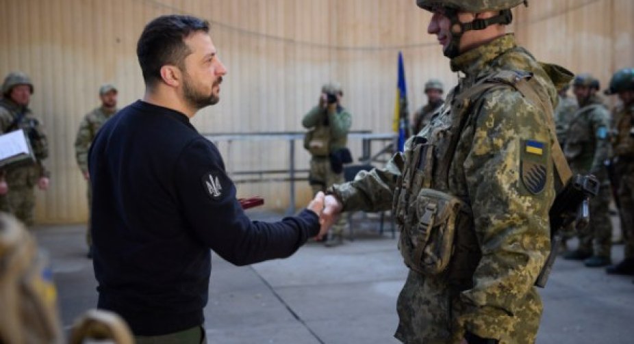 Зеленський відвідав українських захисників на передовій в Авдіївці