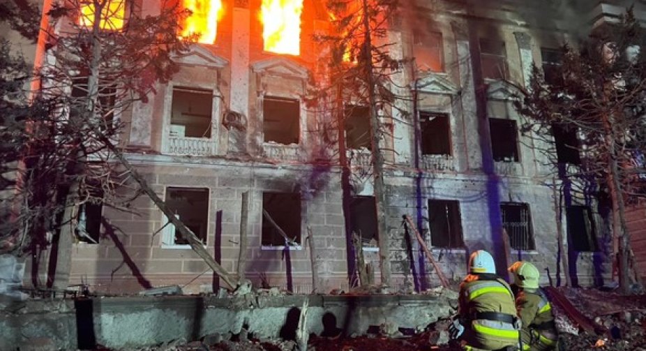 На Миколаївщині ворог потрапив у багатоповерхівку ракетою С300: 1 загиблий, поранено 23 особи  