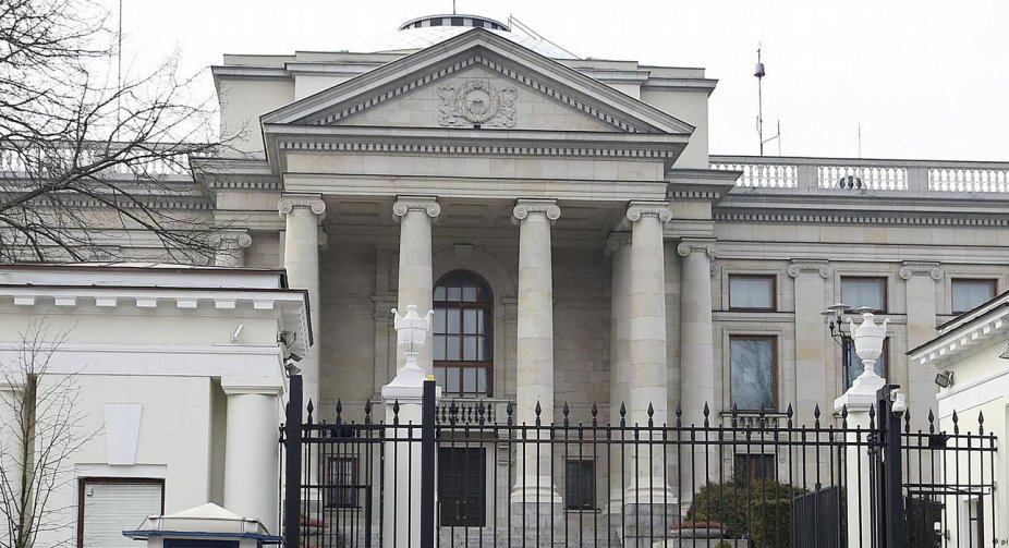 Влада Варшави вилучила будівлю школи при посольстві росії в Польщі