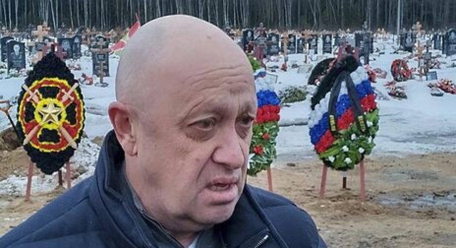 Prigozhin said that the Russian army is running under Bakhmut because the task is given to it "through the ass"