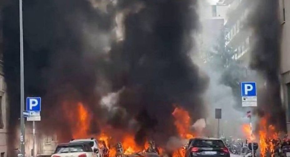 A powerful explosion rang out in the center of Milan and a fire broke out, mass media