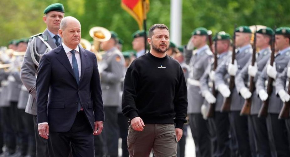 Штайнмаєр прийняв Зеленського у своїй резиденції, Шольц зустрів Президента України з військовими почестями