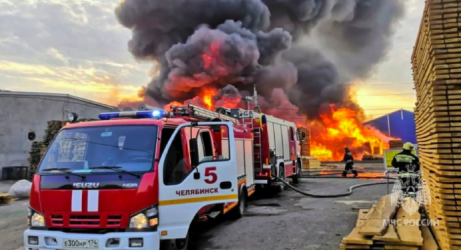 A powerful fire broke out in Chelyabinsk, Russia
