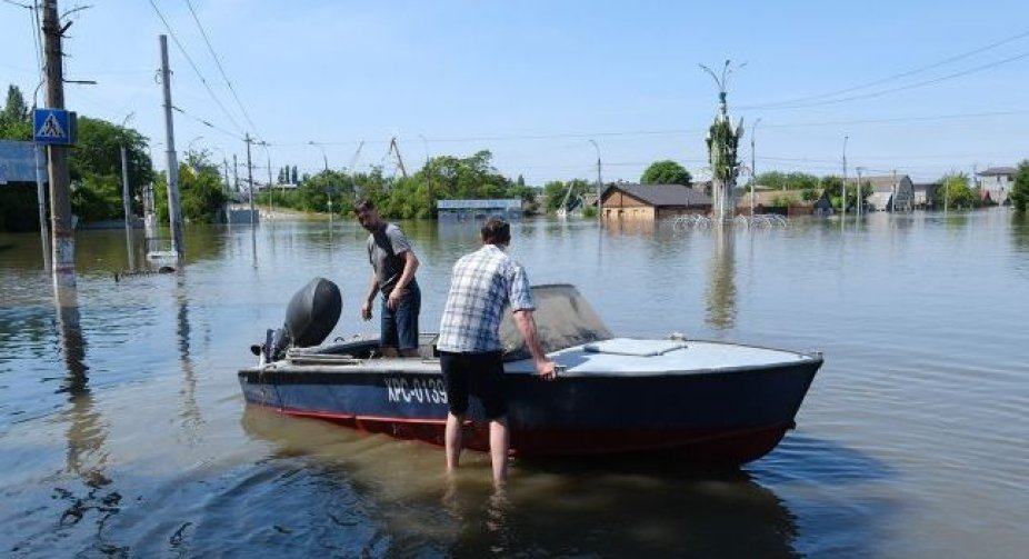 Water is coming, some bridges are flooded.  The situation in the Mykolaiv region after the blow-up of the hydroelectric power plant