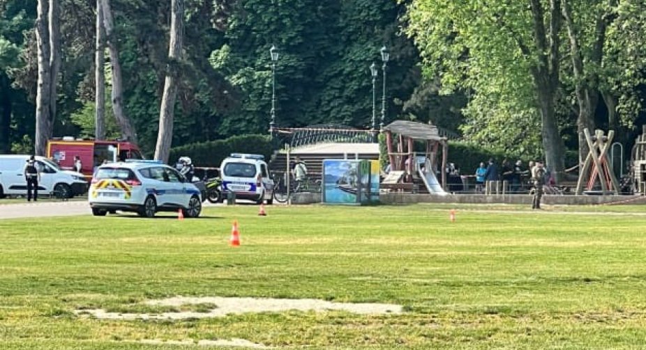 In France, a Syrian man attacked children with a knife, there are victims