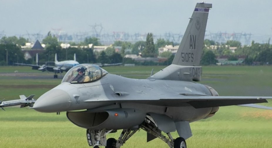 Навчання українських льотчиків на F-16 має розпочатися цього літа - голова Міноборони Нідерландів