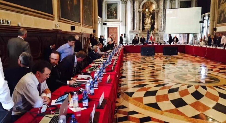 The Venice Commission recommends that Ukraine not introduce the law against oligarchs in its current form