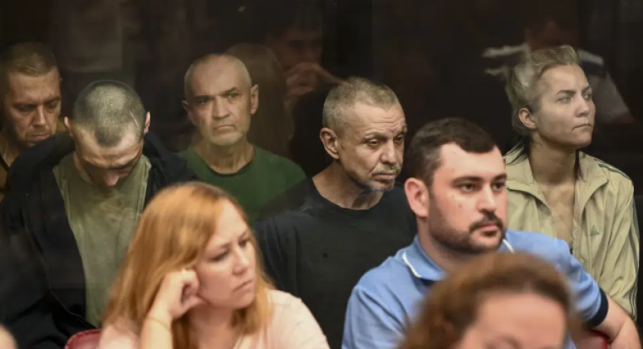 У Ростові-на-Дону розпочався суд над 22 "азовцями". В офісі президента України цей судовий процес назвали "воєнним злочином"