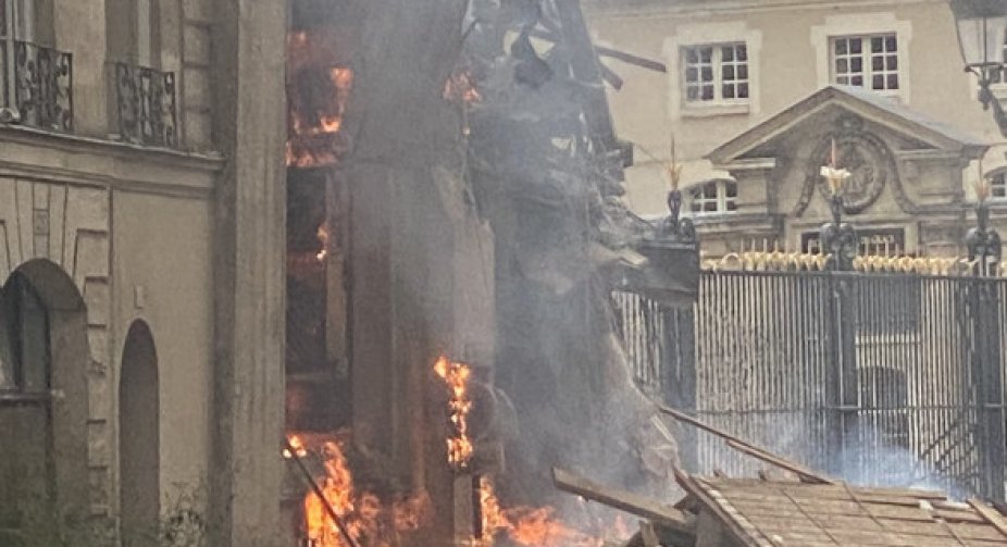 У центрі Парижа пролунав вибух: що відомо