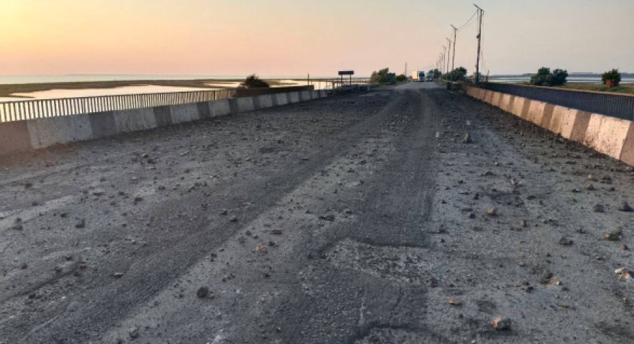 Нічна "бавовна": На кордоні Криму та Херсонської області пошкоджено мости на кордоні Криму та Херсонської області