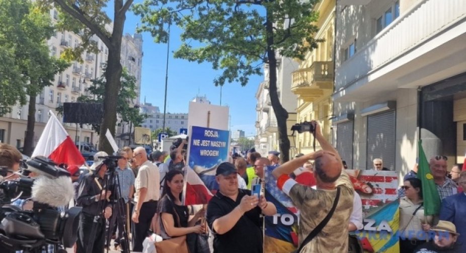 У Варшаві проросійська демонстрація вимагала зупинити підтримку України