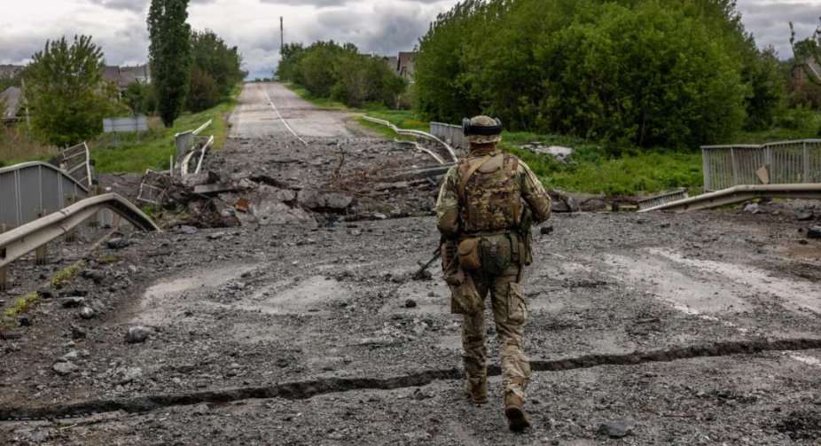 Defense forces take Bakhmut under fire control - Syrskyi