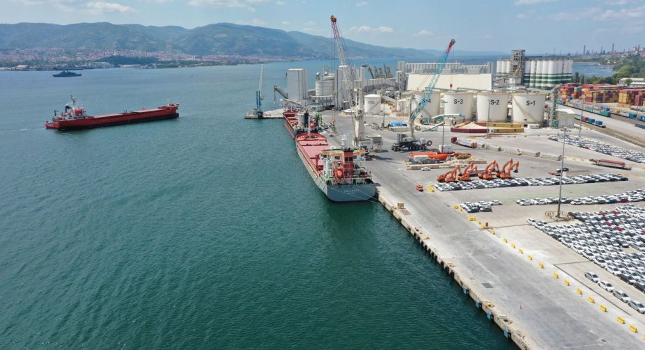 A powerful explosion in the port of Kocaeli, Turkey: there are victims