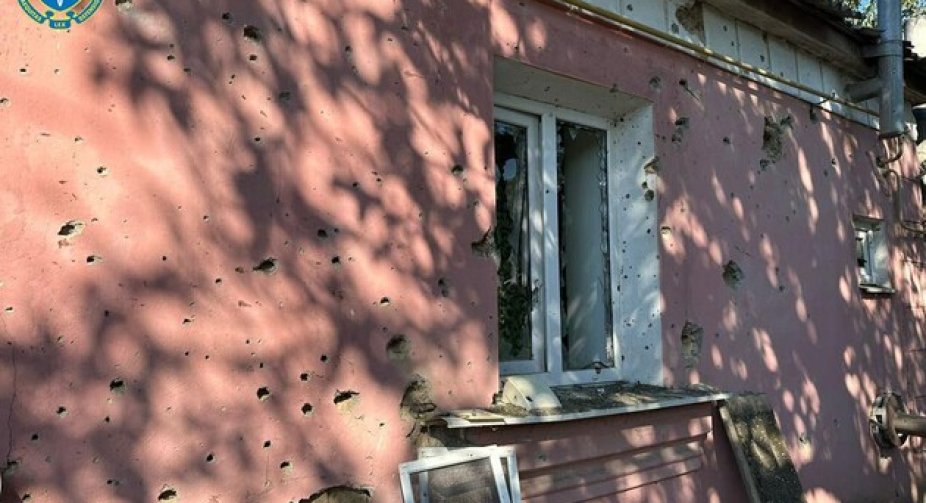 Обстріл дитсадка російськими окупантами у Херсоні призвів до поранення 75-річного слюсаря, - ОВА
