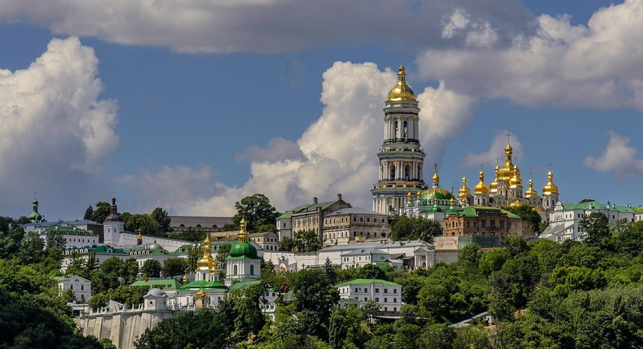 Поліція почала штурм Києво-Печерської лаври, де перебувають ченці та паломники