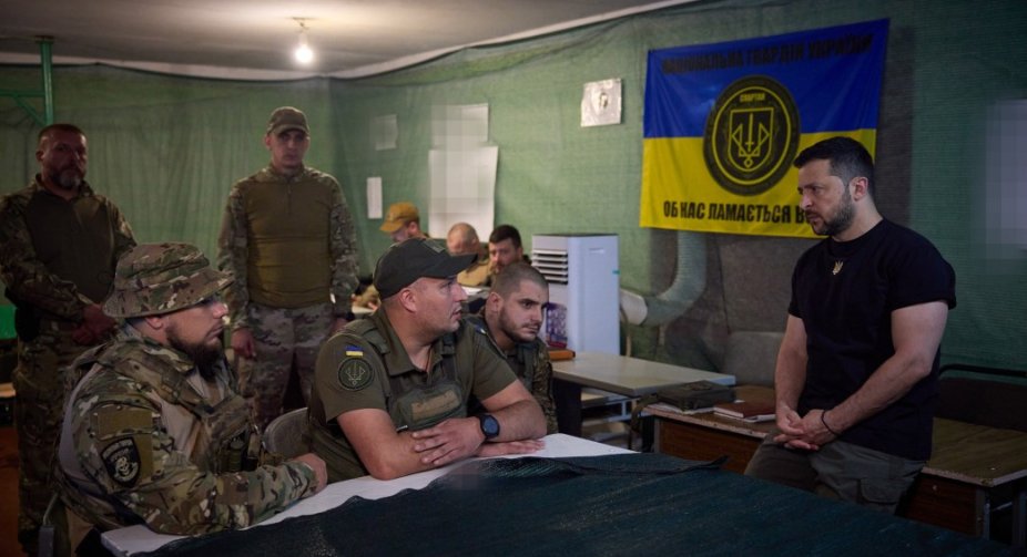 Зеленський знову зустрівся з українськими бійцями на передовій