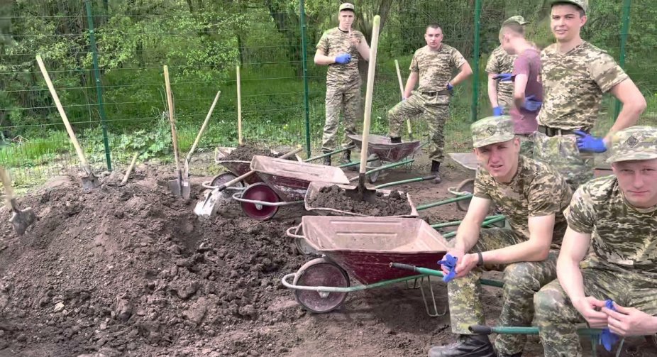 Since 2022, military personnel have been building a mansion for battalion commander instead of participating in the war 