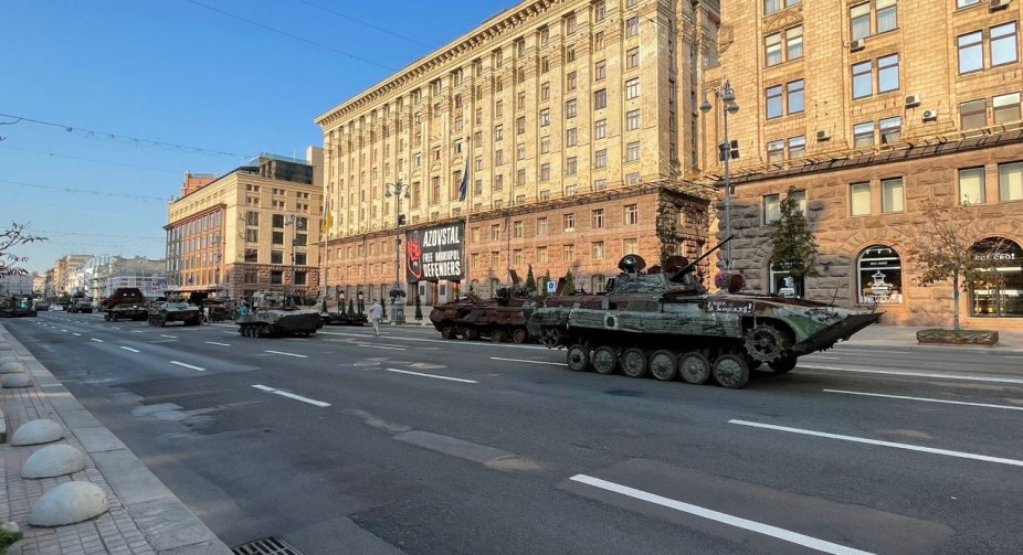 An exhibition of destroyed Russian equipment was organized on Khreshchatyk in Kyiv