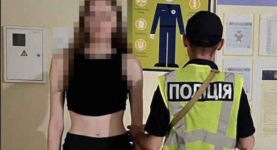 Затримано дівчат за танці на могилах військовослужбовців у Києві, - МВС