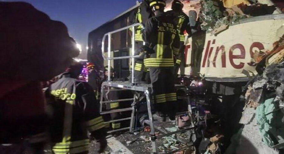 Автобус з українськими туристами потрапив у ДТП в Італії: 15 постраждалих (ОНОВЛЕНО)