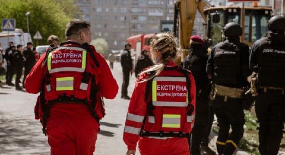 Російська армія обстріляла Херсон: дві жінки отримали поранення