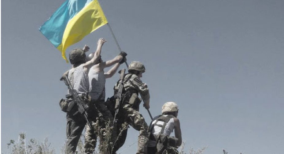 Військові підняли прапор України в "сірій зоні" біля Олешок, - відео