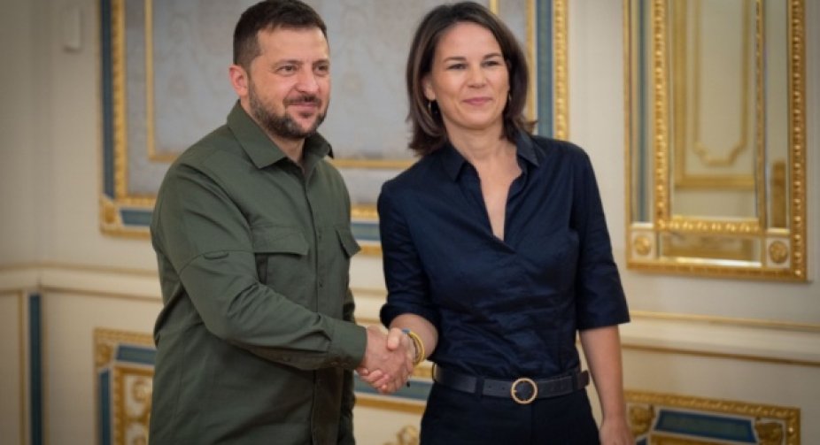 Зеленський та Бербок обговорили підсилення ППО та далекобійні ракети