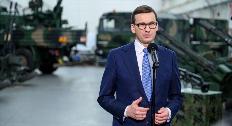 Польща перестала постачати зброю в Україну через активне озброєння своїх сил, - Моравецький