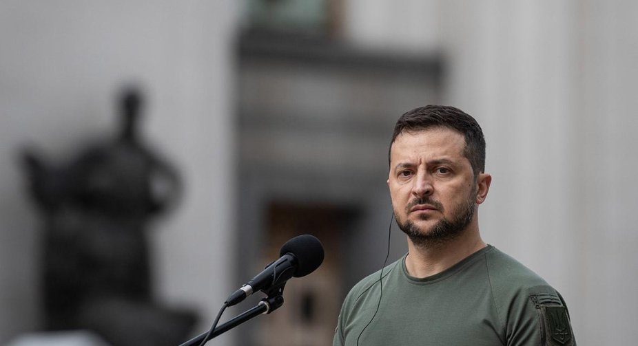 Зеленський говорить про далекобійні ракети для України: аналогія з F-16