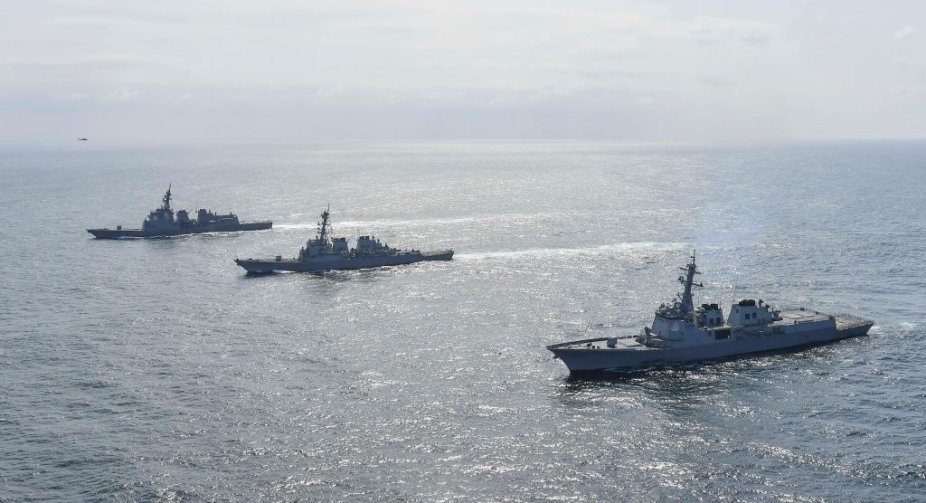 South Korean and US naval exercises amid nuclear threats from North Korea