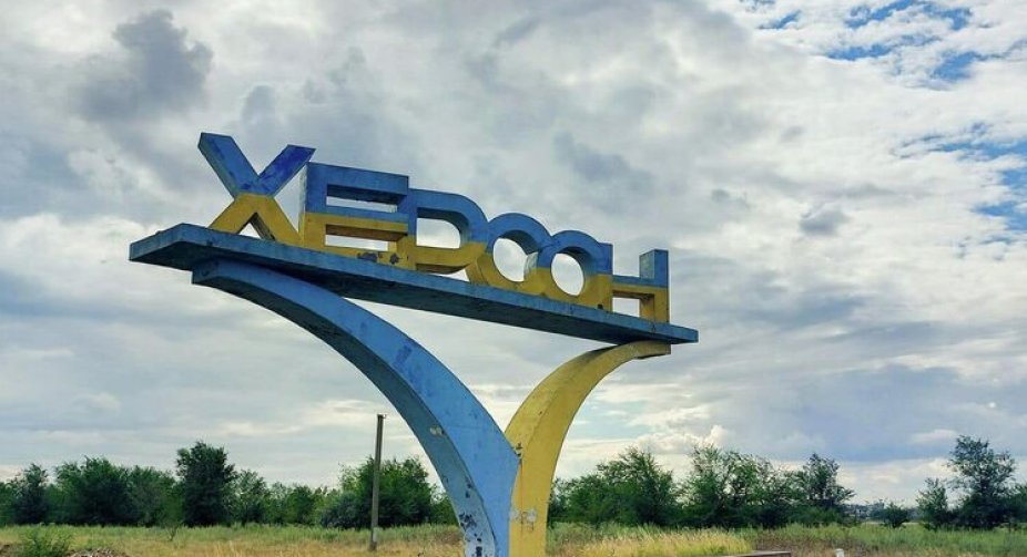 Обстріл Херсона російською армією: три людини поранені