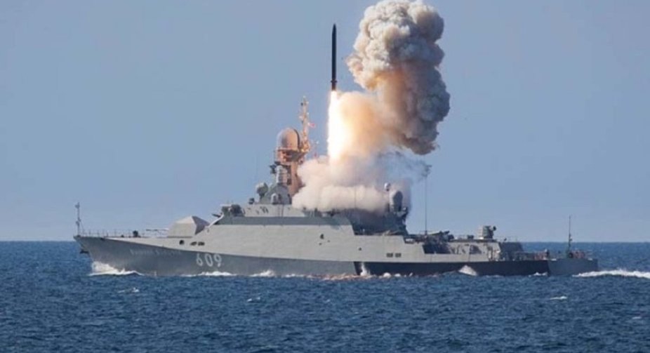 Загроза ударів зберігається: Росія розмістила ракетоносій у Чорному морі