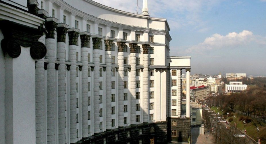 В Україні переглянуть систему нарахування зарплат чиновникам