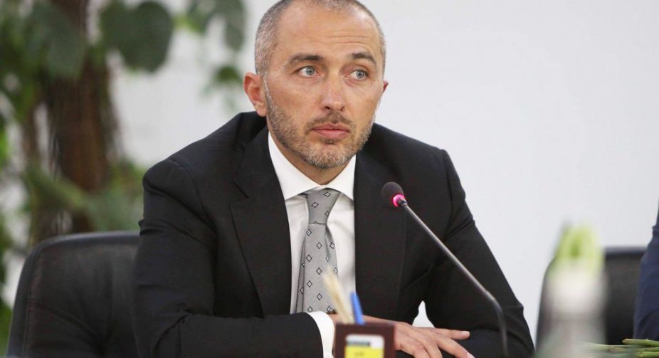 The National Bank immediately lowered the discount rate by 4%: from 20% to 16%