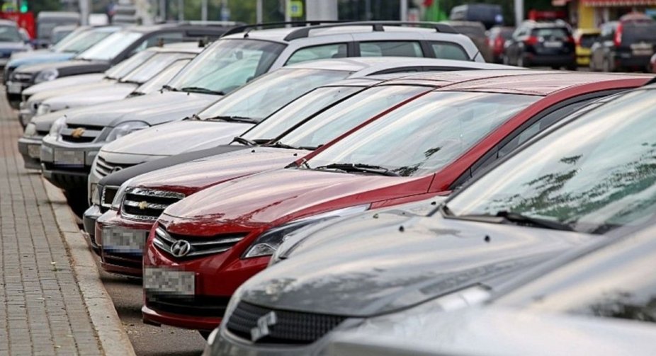 Латвія почне конфіскувати та передавати Україні автомобілі з російськими номерами